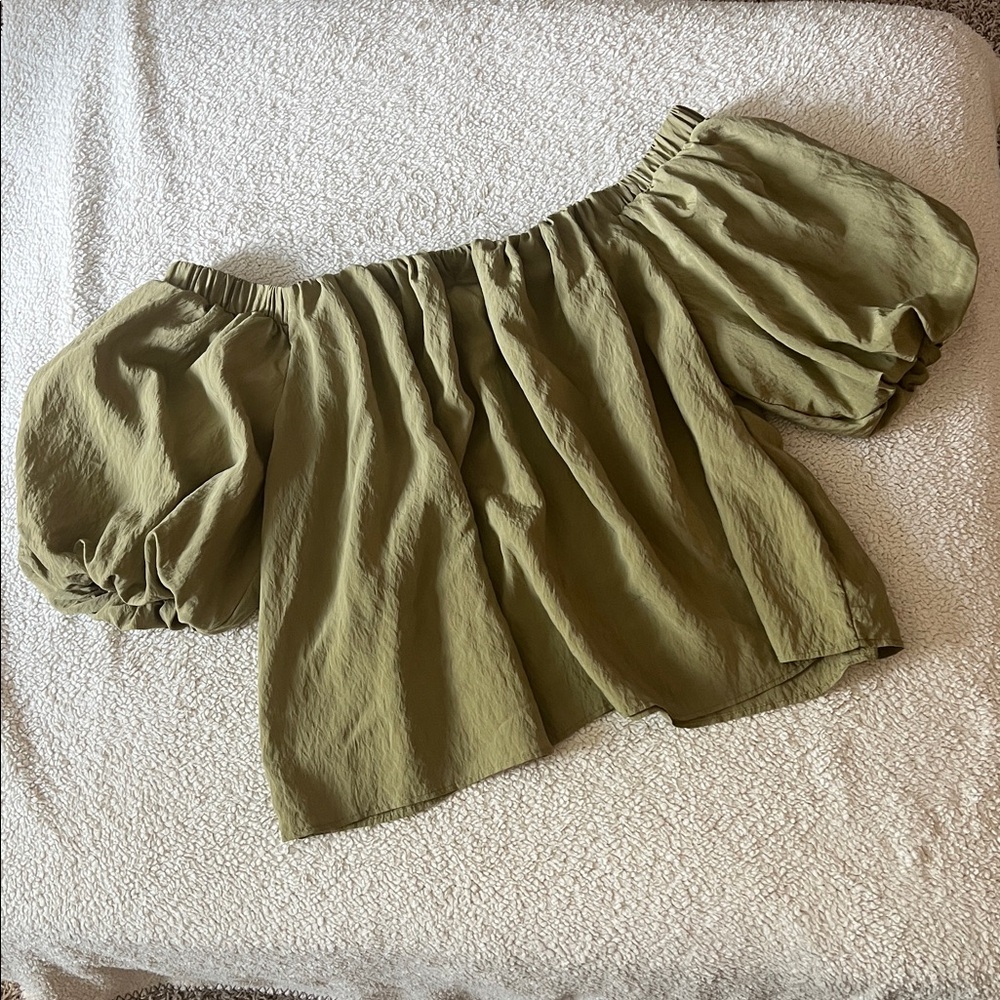 H&M Green Puff-Sleeved Off-the-Shoulder Blouse